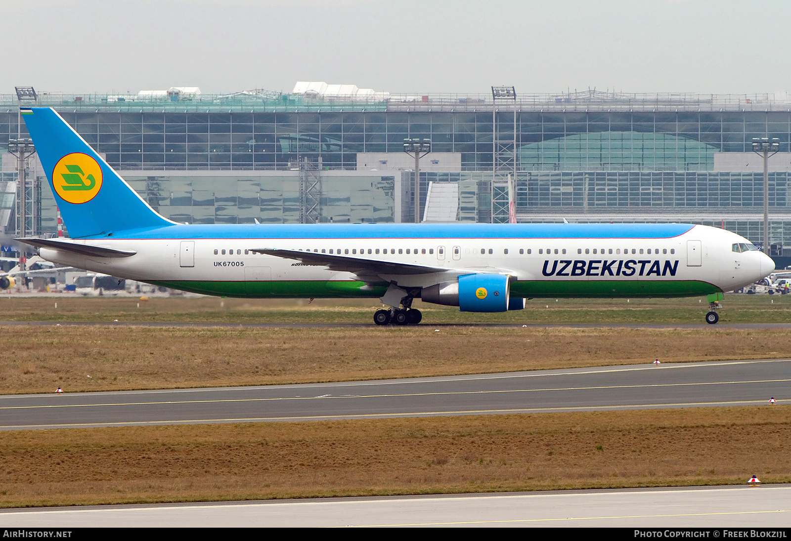 Aircraft Photo of UK67005 | Boeing 767-33P/ER | Uzbekistan Airways | AirHistory.net #336552