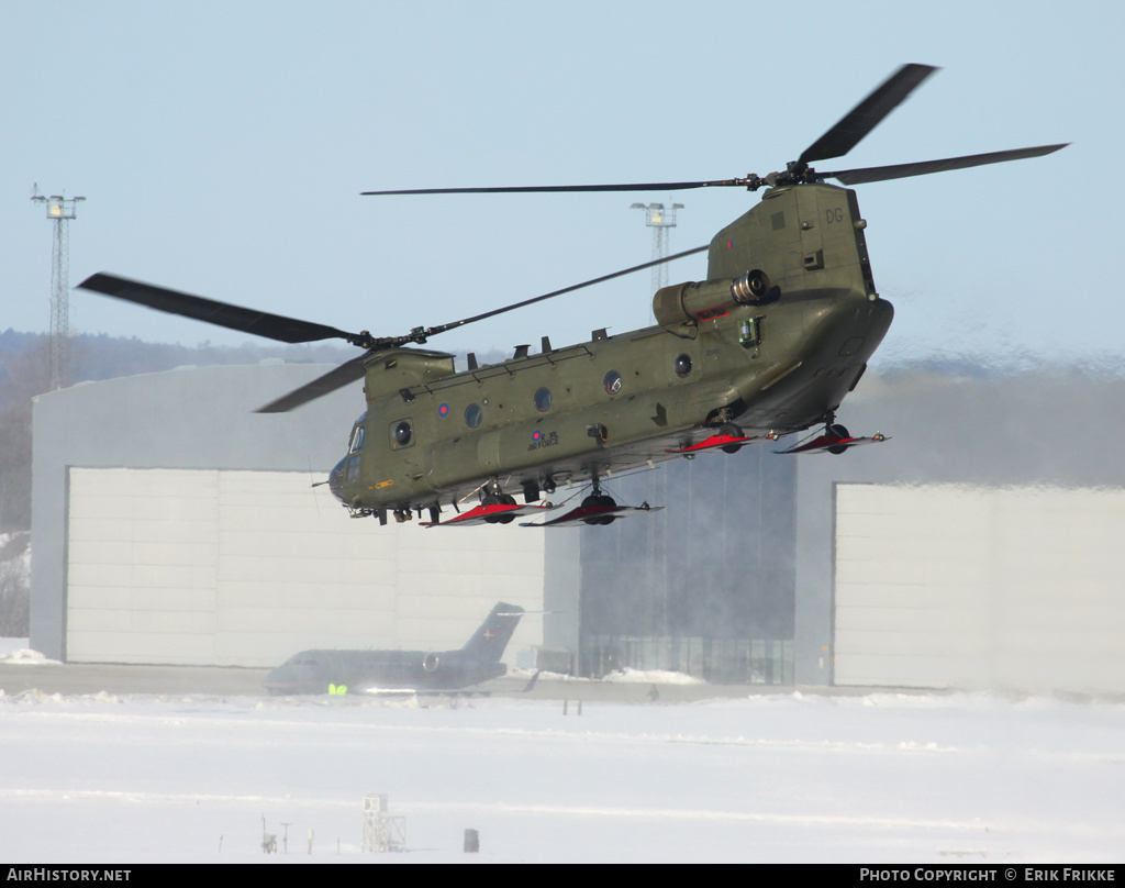 Aircraft Photo of ZD983 | Boeing Chinook HC2 (352) | UK - Air Force | AirHistory.net #336667