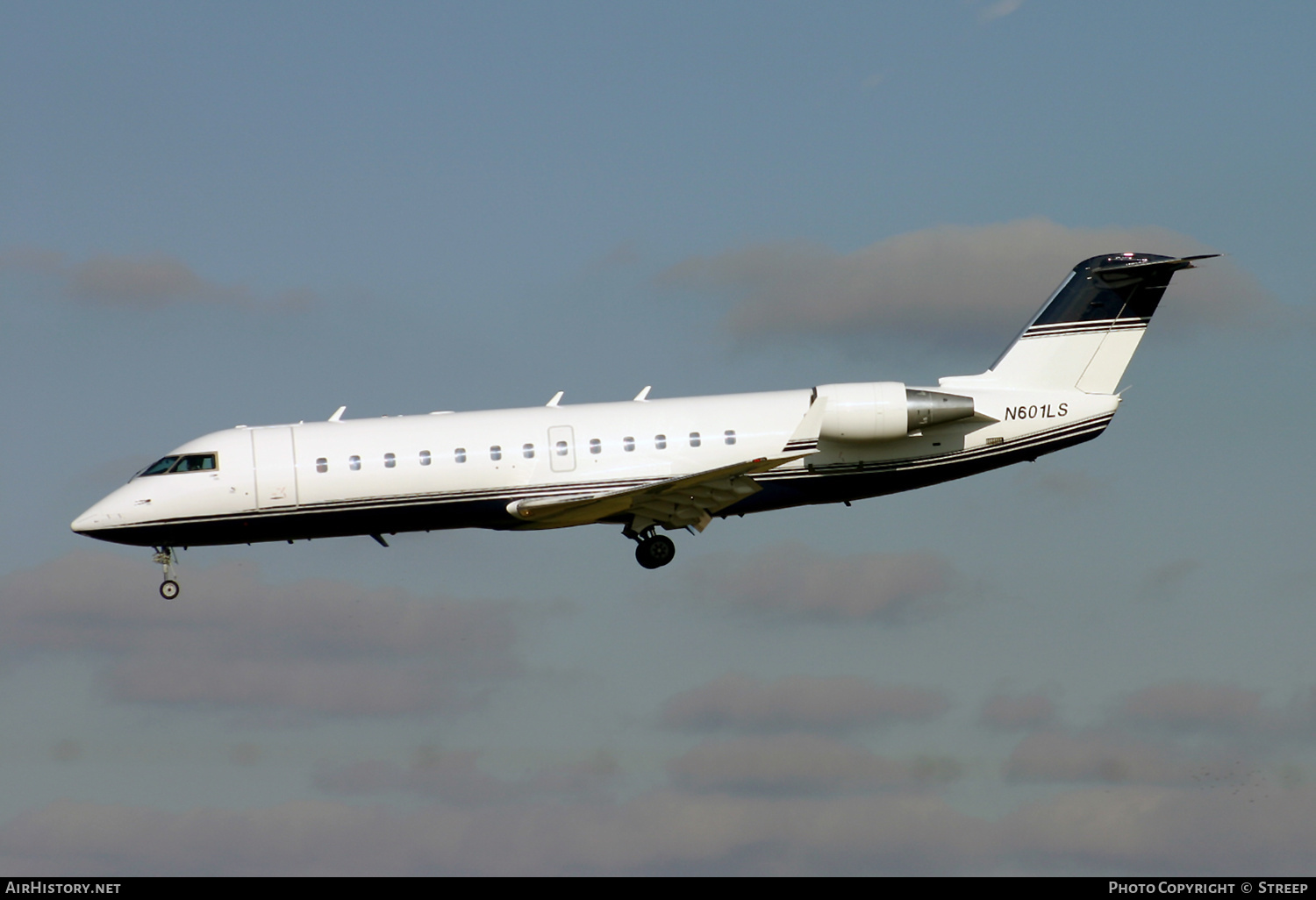 Aircraft Photo of N601LS | Canadair CRJ-100SE (CL-600-2B19) | AirHistory.net #336751