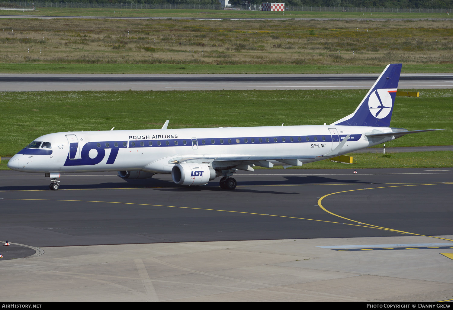 Aircraft Photo of SP-LNC | Embraer 195LR (ERJ-190-200LR) | LOT Polish Airlines - Polskie Linie Lotnicze | AirHistory.net #336844