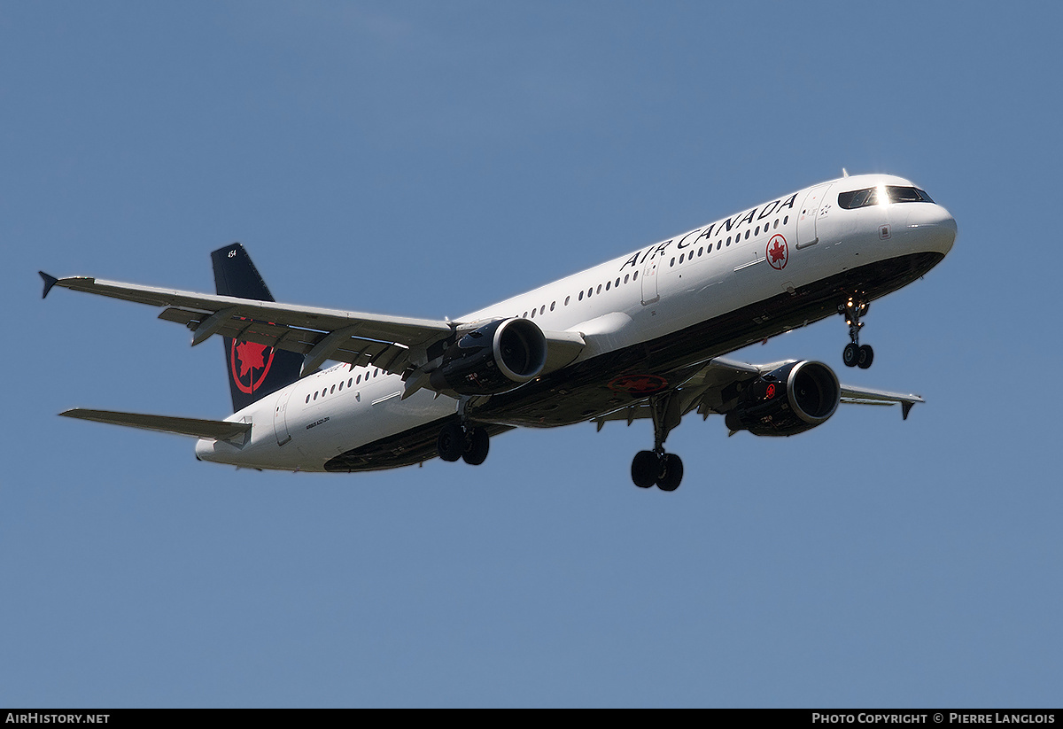 Aircraft Photo of C-GIUE | Airbus A321-211 | Air Canada | AirHistory.net #336883