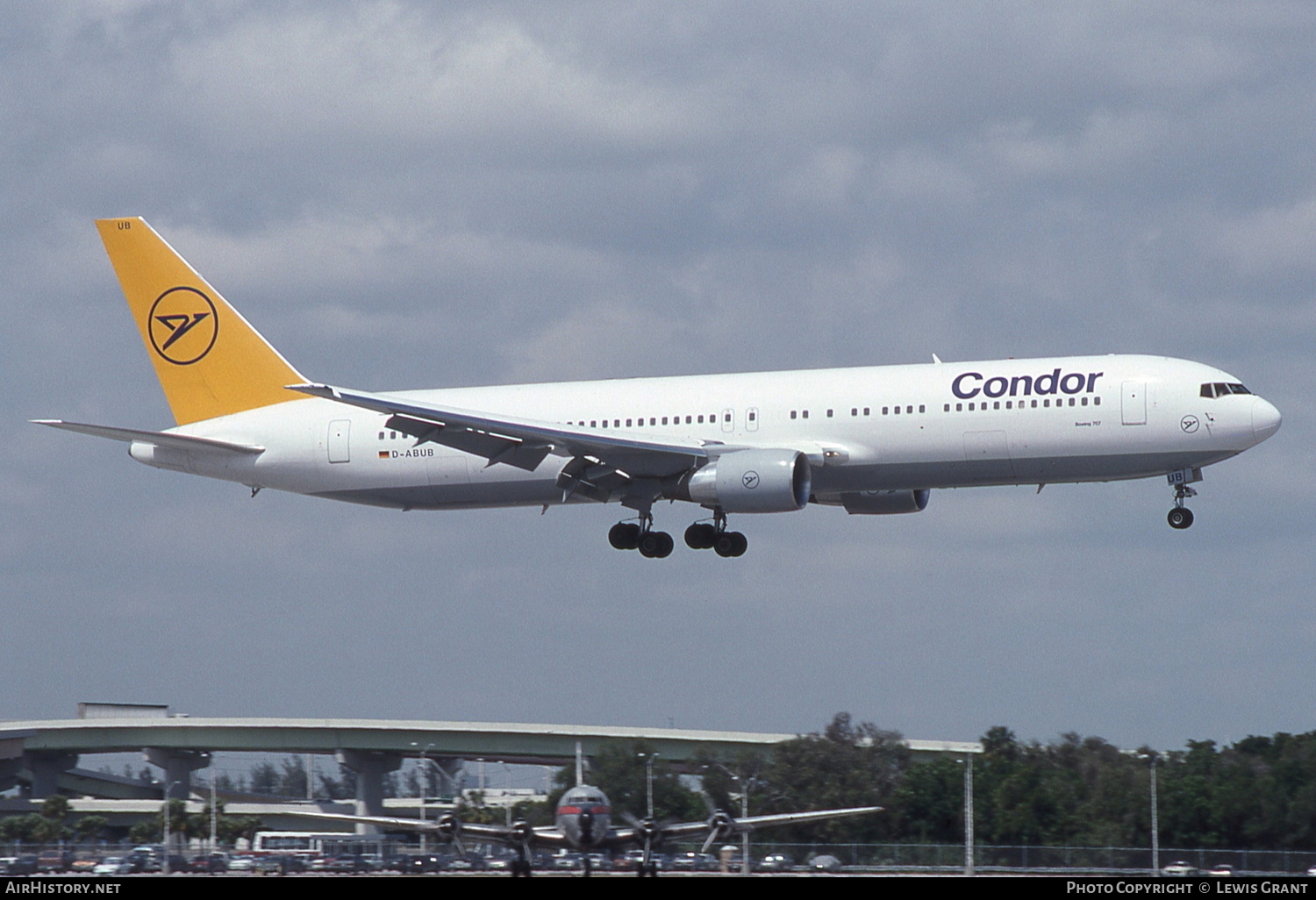 Aircraft Photo of D-ABUB | Boeing 767-330/ER | Condor Flugdienst | AirHistory.net #336989