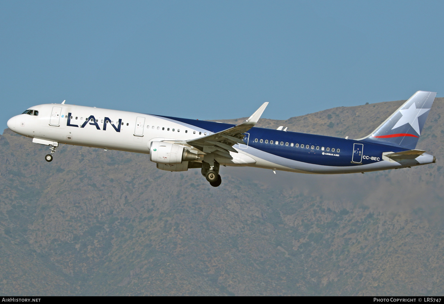 Aircraft Photo of CC-BEC | Airbus A321-211 | LAN Airlines - Línea Aérea Nacional | AirHistory.net #337023