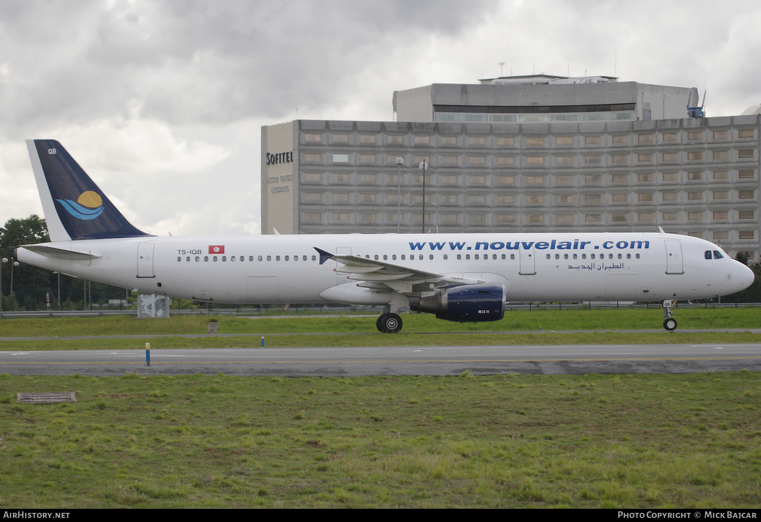 Aircraft Photo of TS-IQB | Airbus A321-211 | Nouvelair Tunisie | AirHistory.net #337136