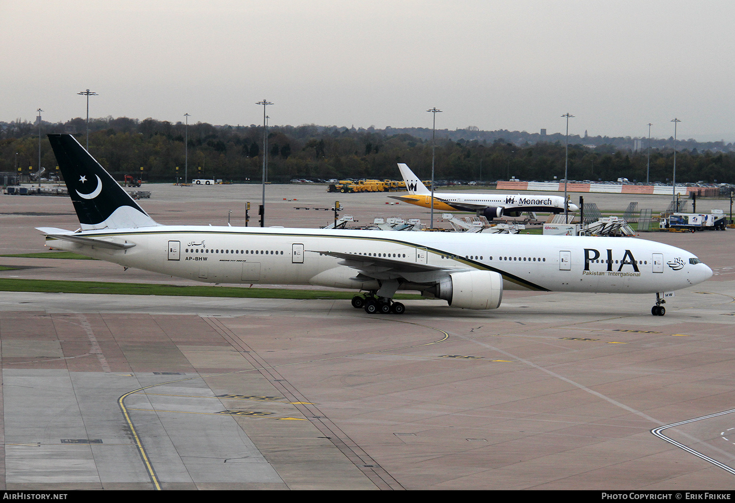 Aircraft Photo of AP-BHW | Boeing 777-340/ER | Pakistan International Airlines - PIA | AirHistory.net #337294