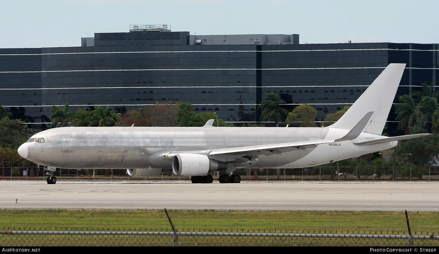 Aircraft Photo of N530LA | Boeing 767-346F/ER | AirHistory.net #337457