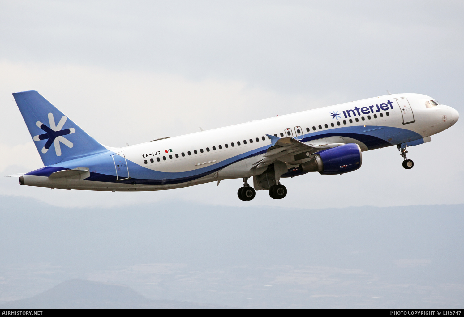 Aircraft Photo of XA-IJT | Airbus A320-214 | Interjet | AirHistory.net #337471