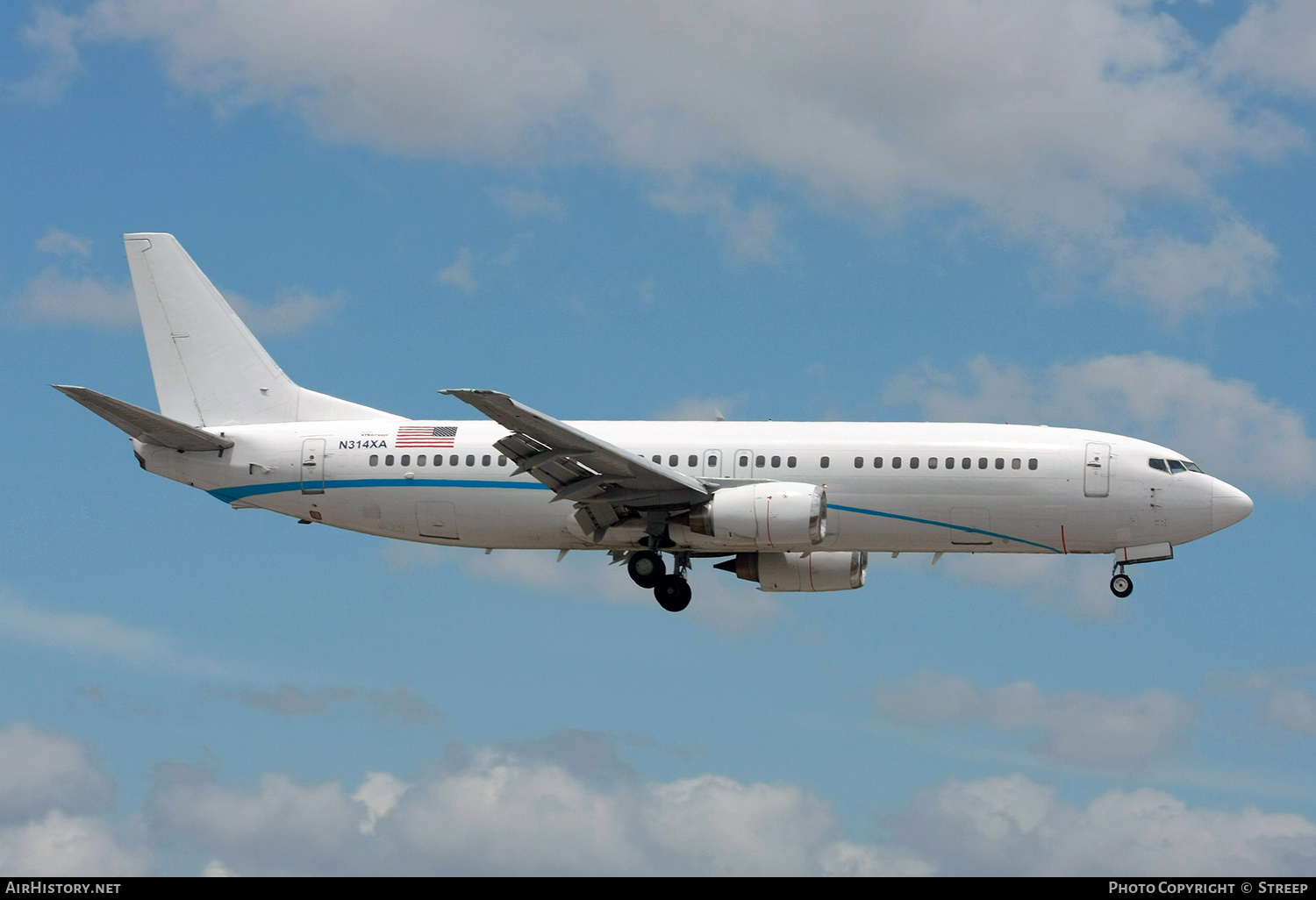 Aircraft Photo of N314XA | Boeing 737-484 | Swift Air | AirHistory.net #337482