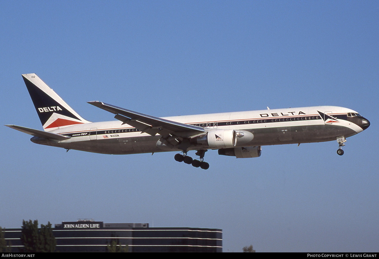 Aircraft Photo of N132DN | Boeing 767-332 | Delta Air Lines | AirHistory.net #337520