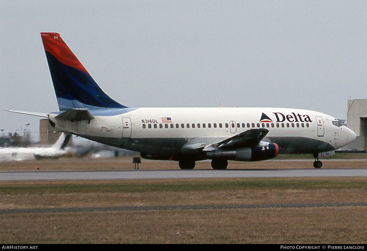 Aircraft Photo of N316DL | Boeing 737-232/Adv | Delta Air Lines | AirHistory.net #337526