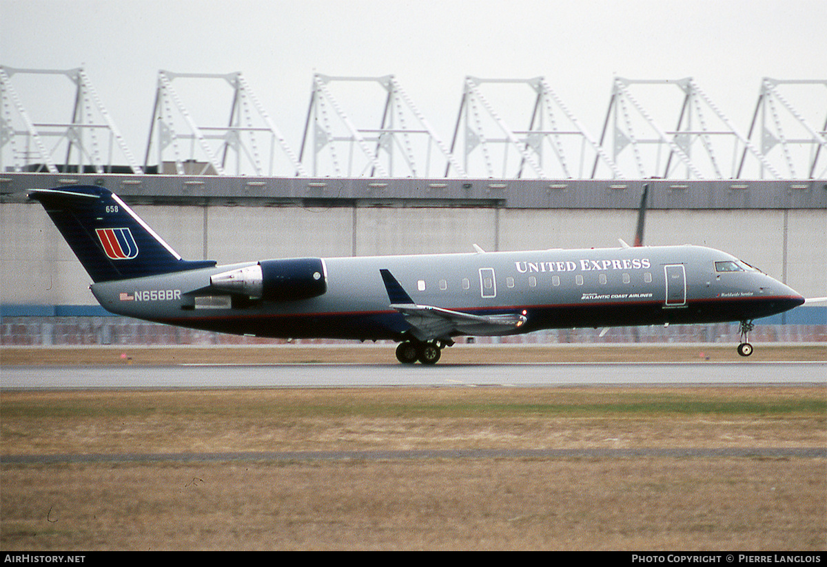 Aircraft Photo of N658BR | Bombardier CRJ-200ER (CL-600-2B19) | United Express | AirHistory.net #337569