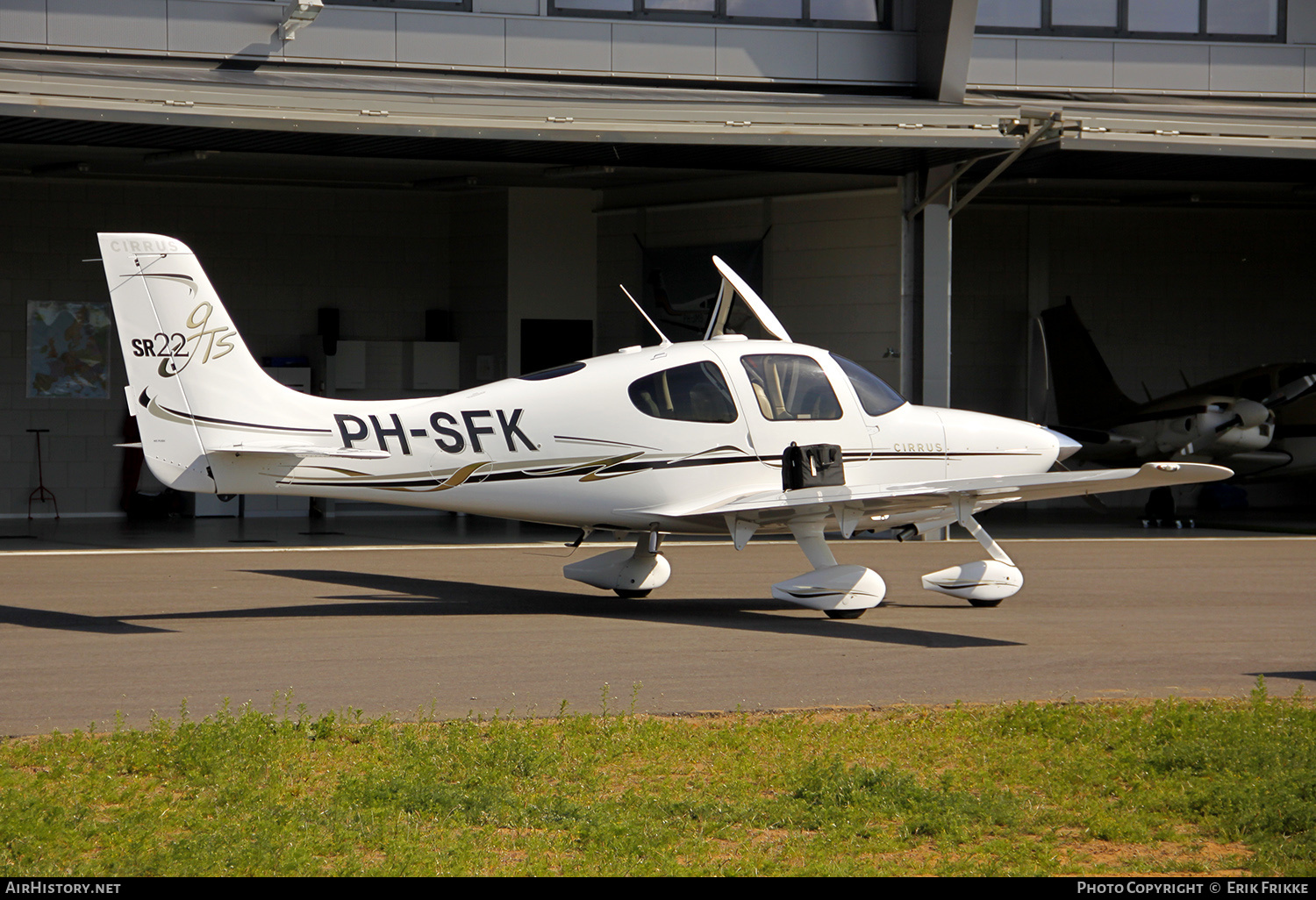 Aircraft Photo of PH-SFK | Cirrus SR-22 G2-GTS | AirHistory.net #337636