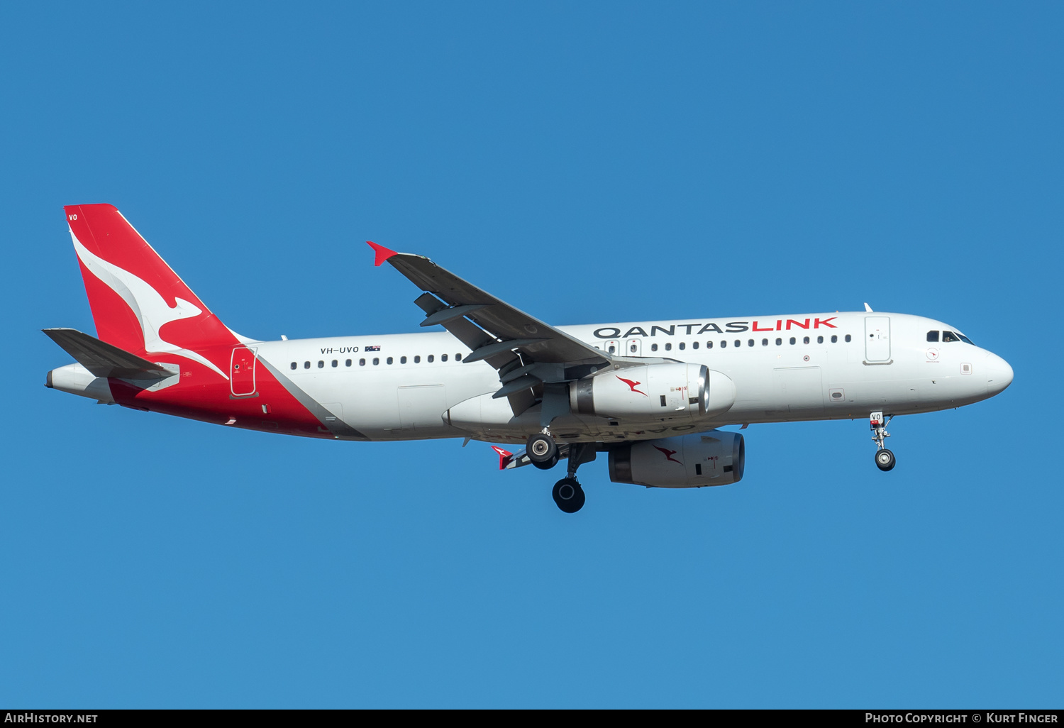 Aircraft Photo of VH-UVO | Airbus A320-232 | QantasLink | AirHistory.net #337678