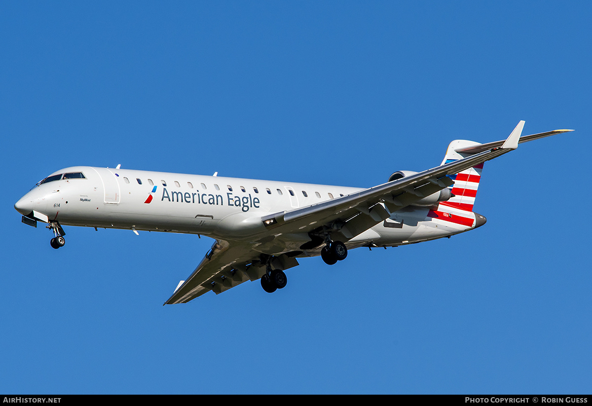 Aircraft Photo of N614SK | Bombardier CRJ-701ER (CL-600-2C10) | American Eagle | AirHistory.net #337705