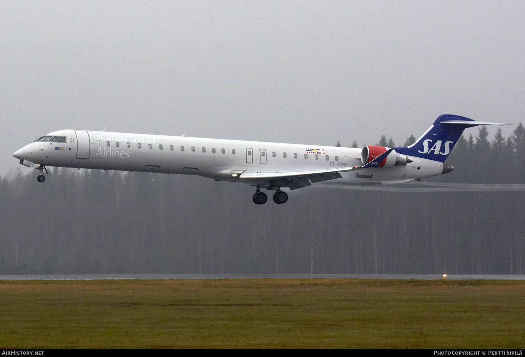 Aircraft Photo of EI-FPM | Bombardier CRJ-900LR (CL-600-2D24) | Scandinavian Airlines - SAS | AirHistory.net #337960