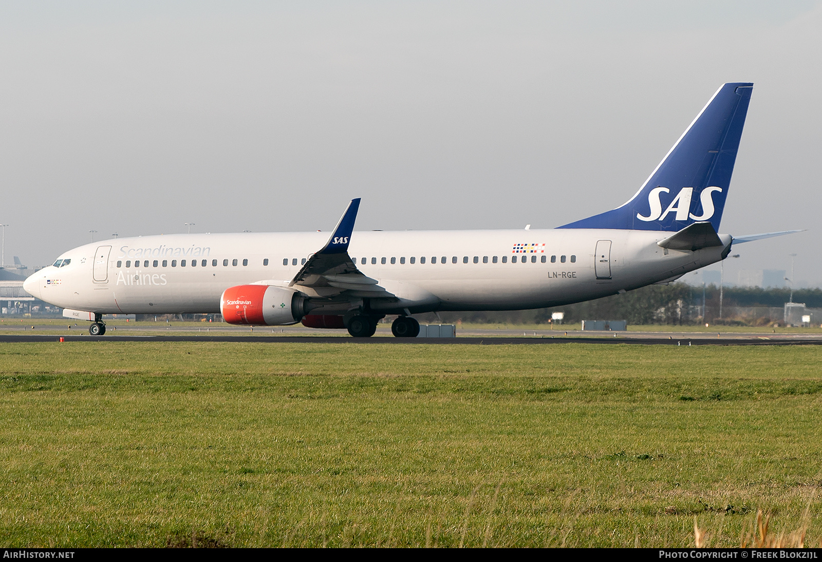 Aircraft Photo of LN-RGE | Boeing 737-86N | Scandinavian Airlines - SAS | AirHistory.net #338085