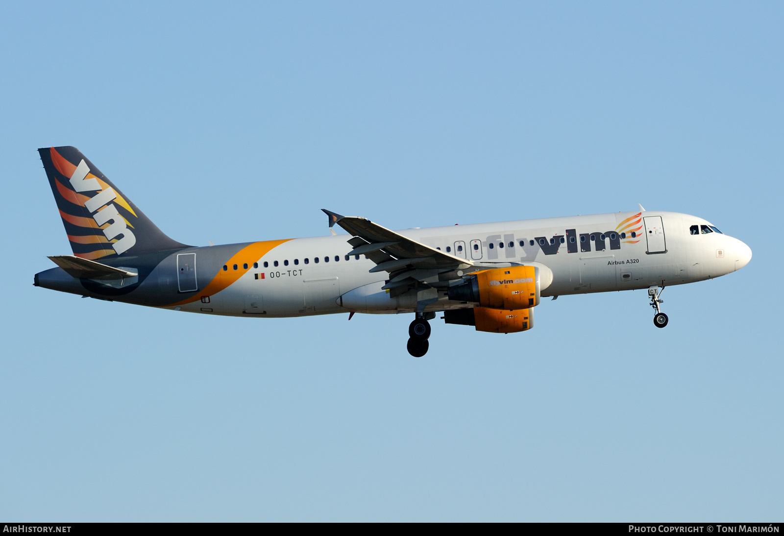 Aircraft Photo of OO-TCT | Airbus A320-212 | VLM Airlines | AirHistory.net #338143