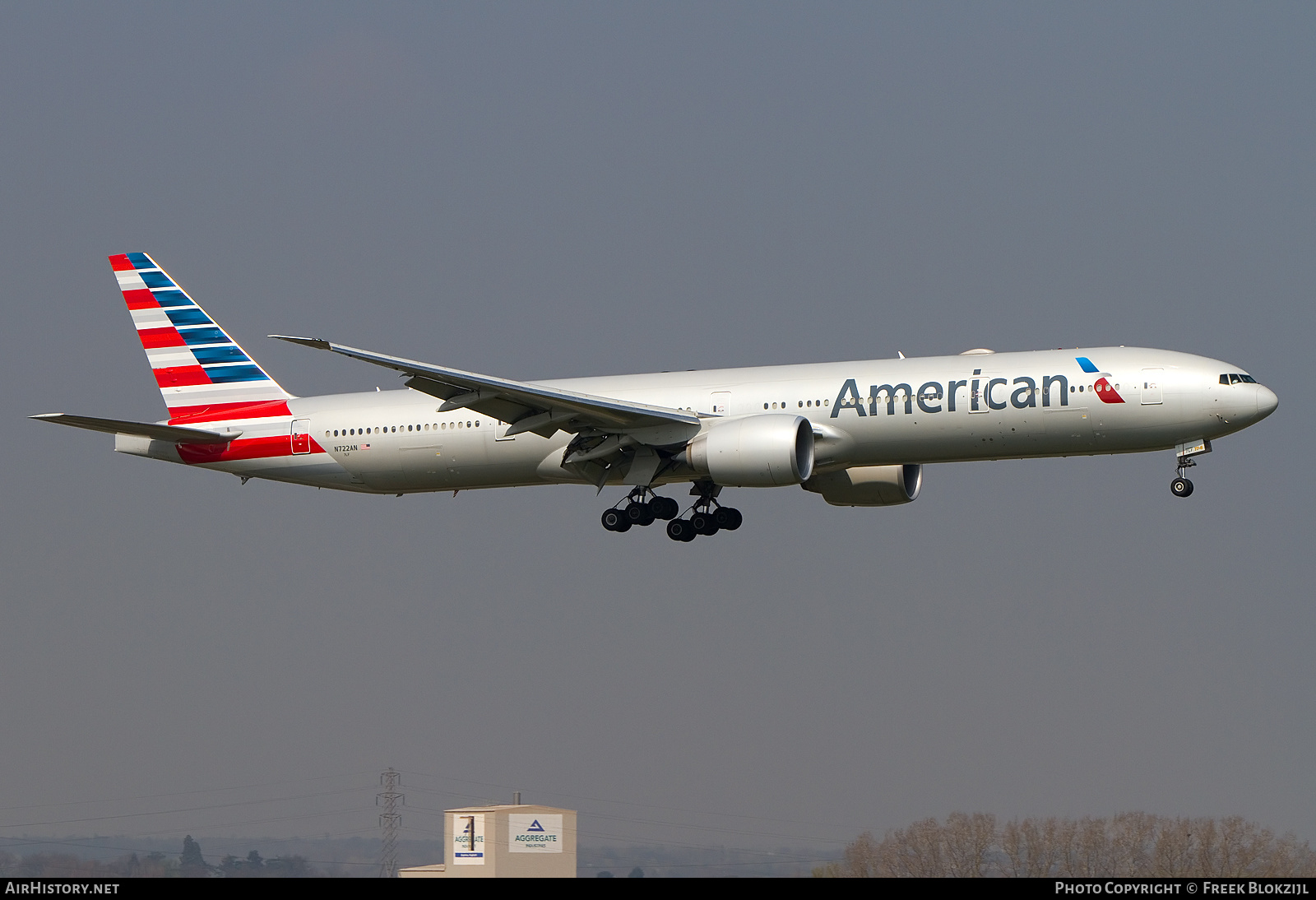 Aircraft Photo of N722AN | Boeing 777-323/ER | American Airlines | AirHistory.net #338194