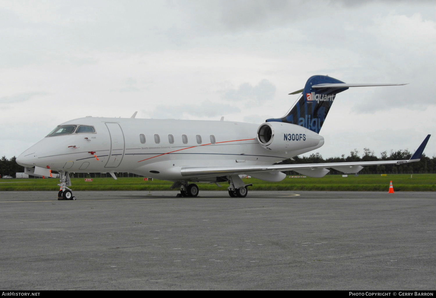 Aircraft Photo of N300FS | Bombardier Challenger 300 (BD-100-1A10) | AirHistory.net #338699