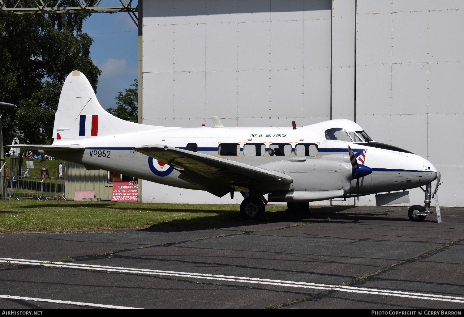 Aircraft Photo of VP952 | De Havilland D.H. 104 Devon C2/2 | UK - Air Force | AirHistory.net #338779