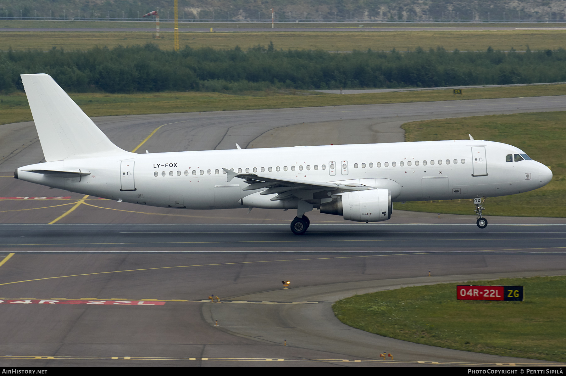 Aircraft Photo of LY-FOX | Airbus A320-214 | AirHistory.net #338872