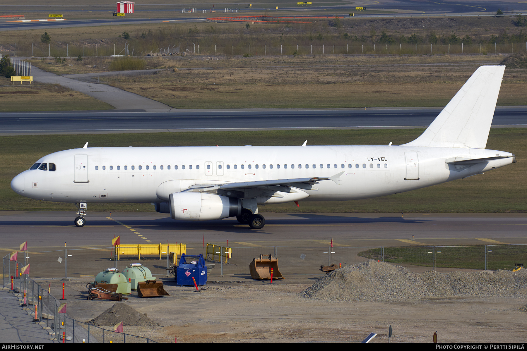 Aircraft Photo of LY-VEL | Airbus A320-232 | AirHistory.net #338873