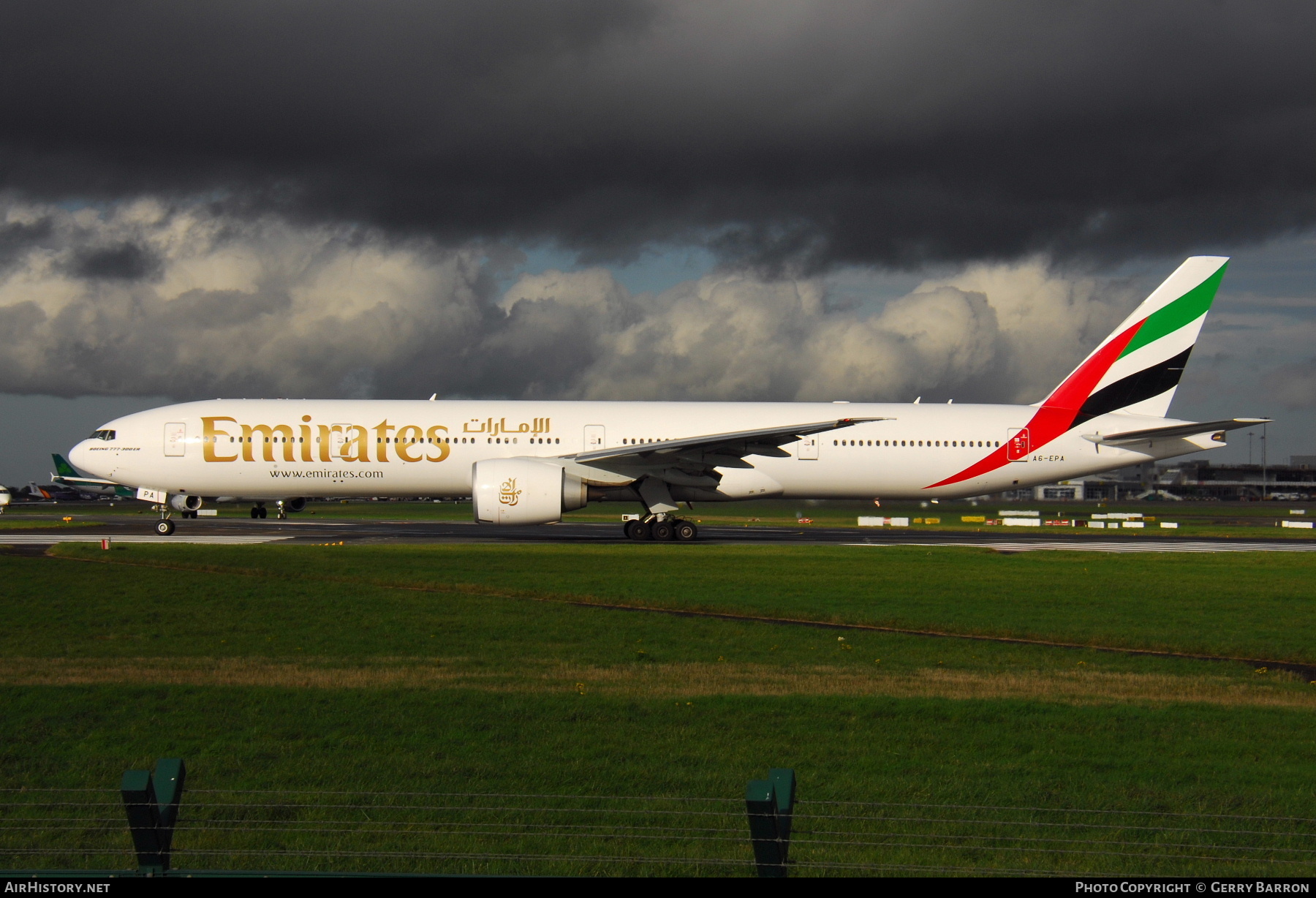 Aircraft Photo of A6-EPA | Boeing 777-31H/ER | Emirates | AirHistory.net #338910