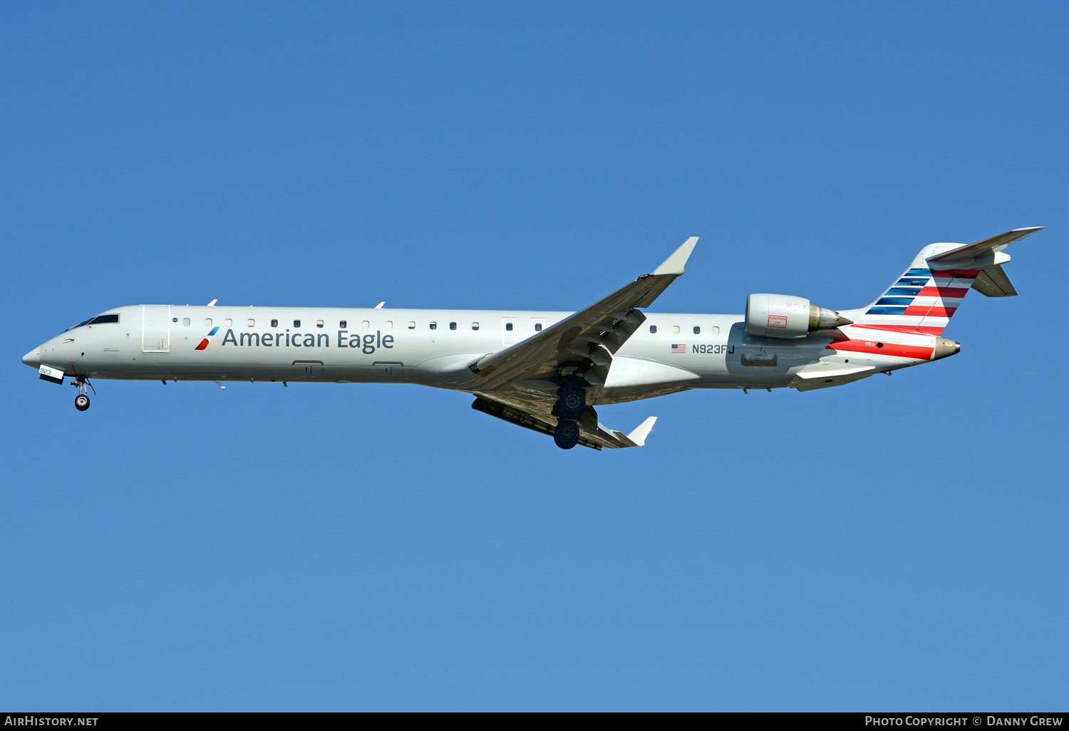 Aircraft Photo of N923FJ | Bombardier CRJ-900ER (CL-600-2D24) | American Eagle | AirHistory.net #338972