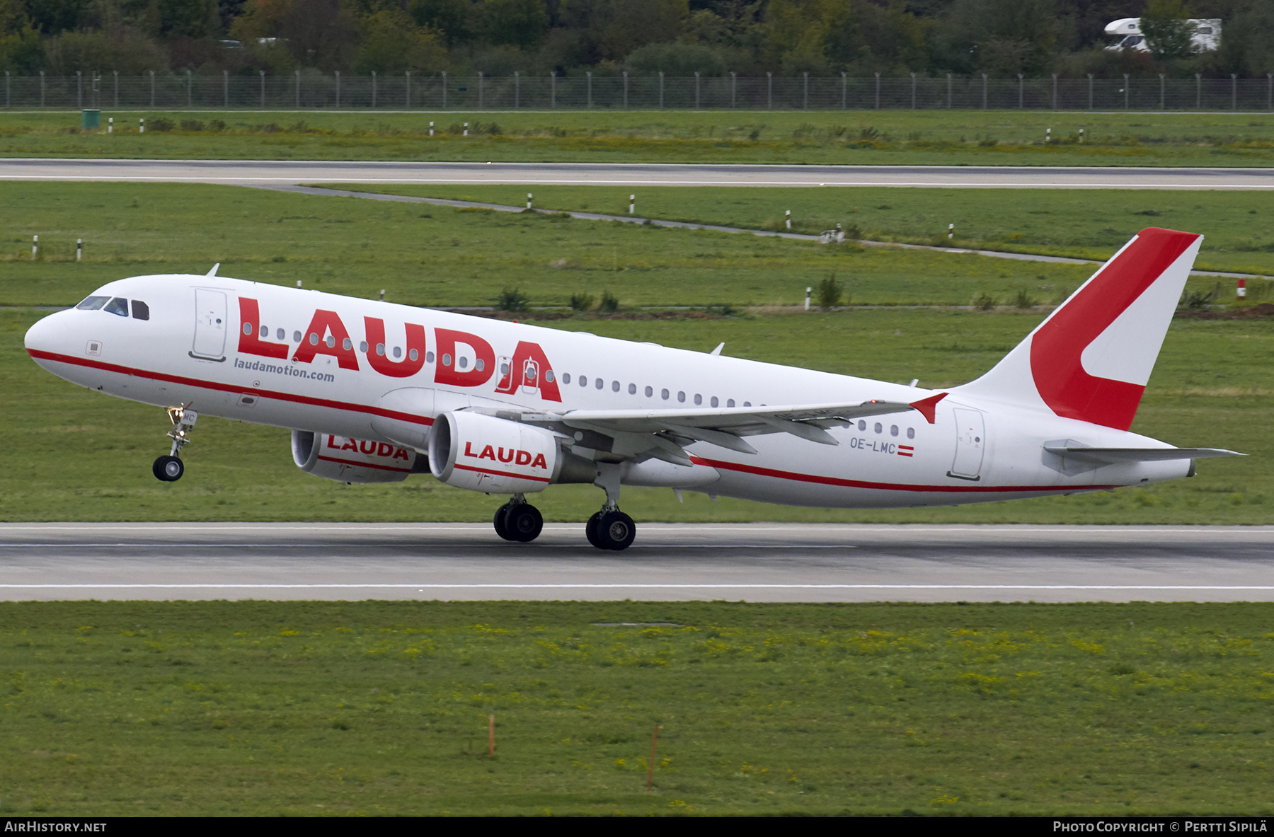 Aircraft Photo of OE-LMC | Airbus A320-214 | Laudamotion | AirHistory.net #339151