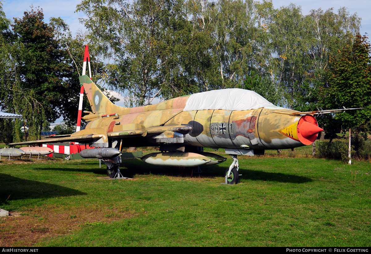 Aircraft Photo of 9811 | Sukhoi Su-22UM3K | East Germany - Air Force | AirHistory.net #339230