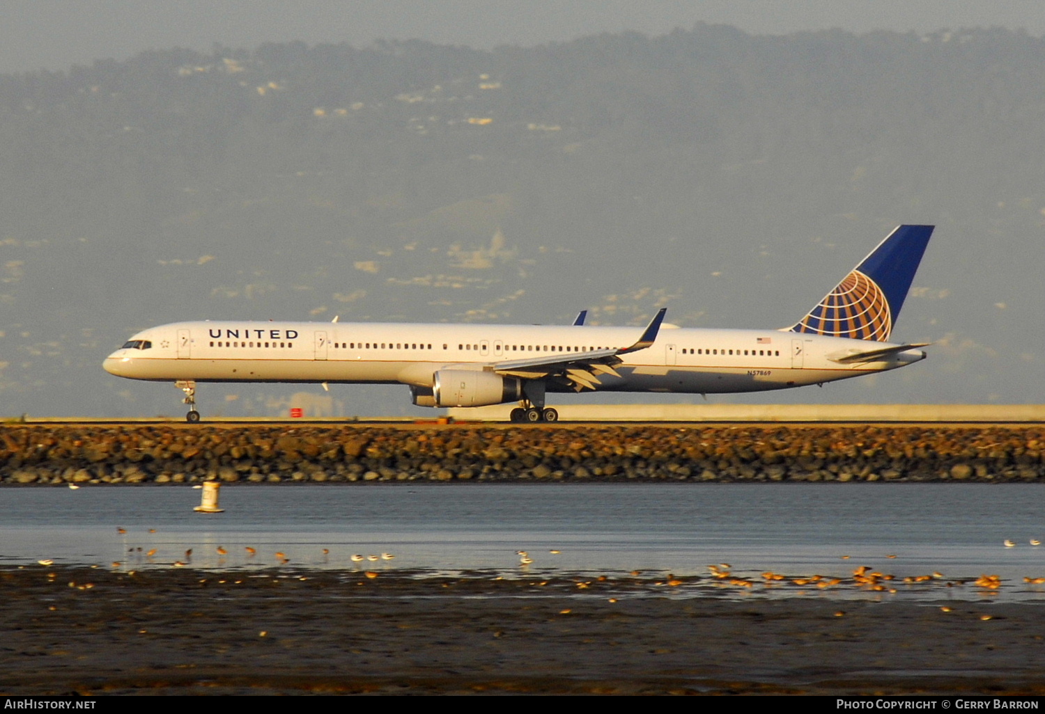 Aircraft Photo of N57869 | Boeing 757-33N | United Airlines | AirHistory.net #339484