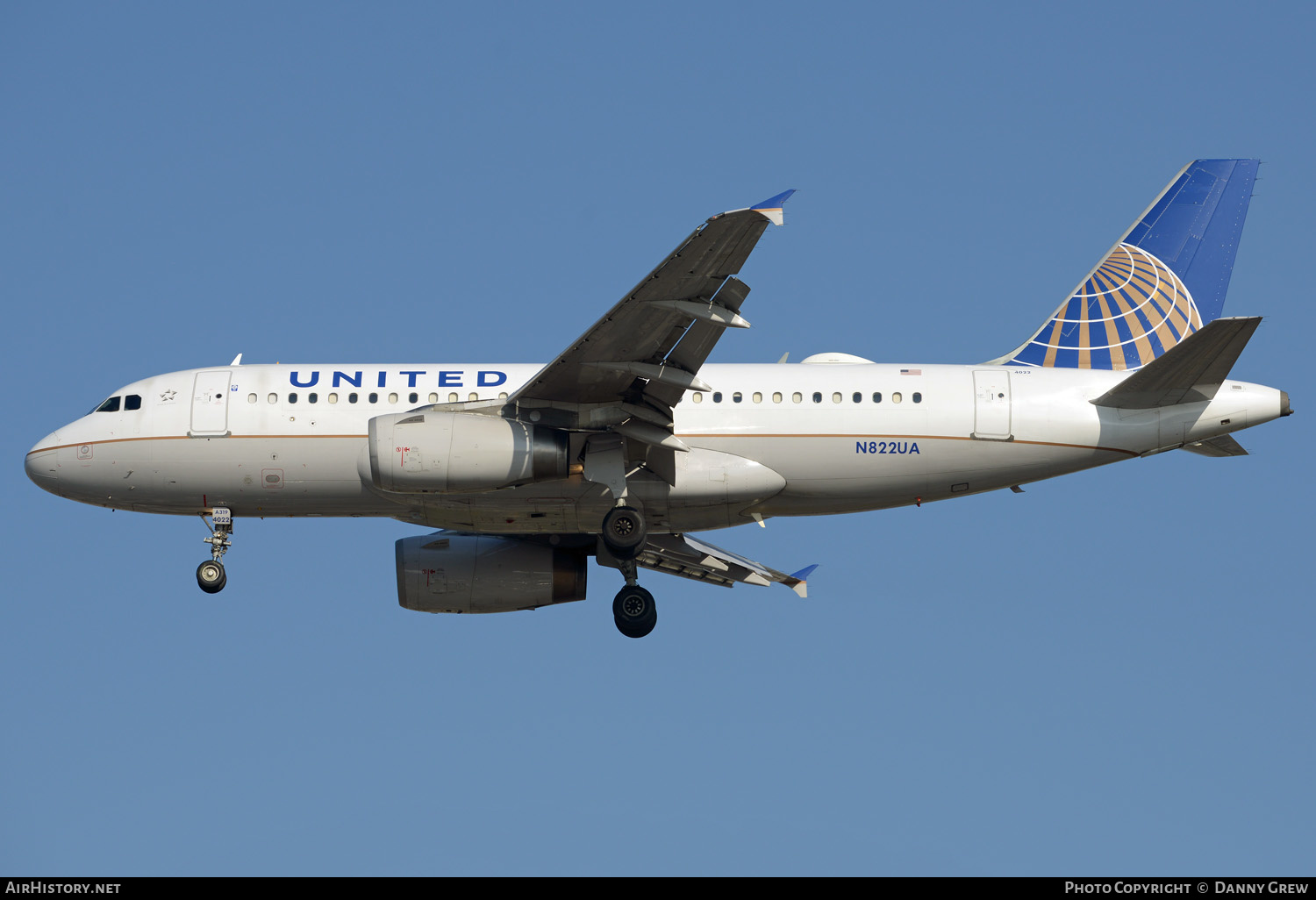 Aircraft Photo of N822UA | Airbus A319-131 | United Airlines | AirHistory.net #339600