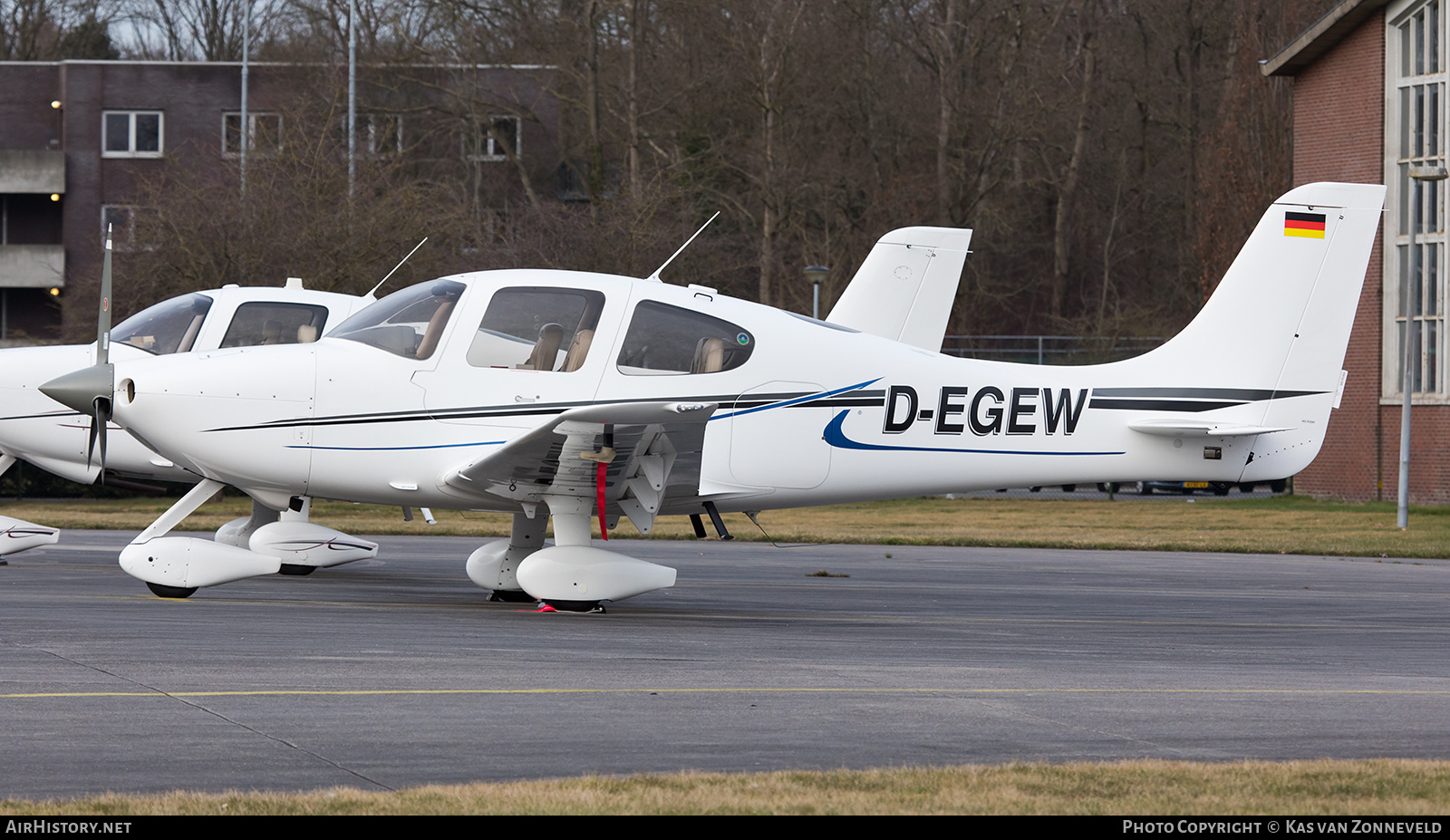Aircraft Photo of D-EGEW | Cirrus SR-22 G1 | AirHistory.net #339708