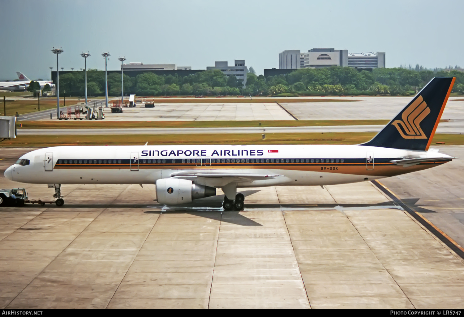 Aircraft Photo of 9V-SGK | Boeing 757-212 | Singapore Airlines | AirHistory.net #339756