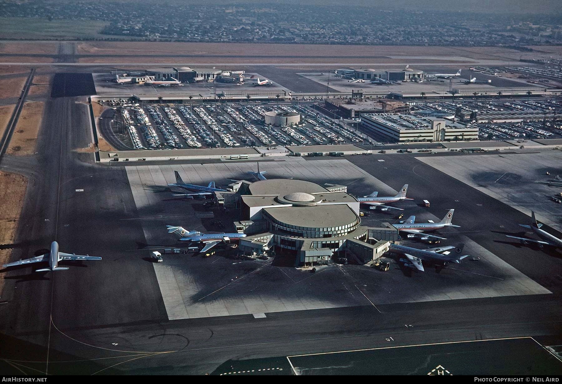 Airport photo of Los Angeles - International (KLAX / LAX) in California, United States | AirHistory.net #339824