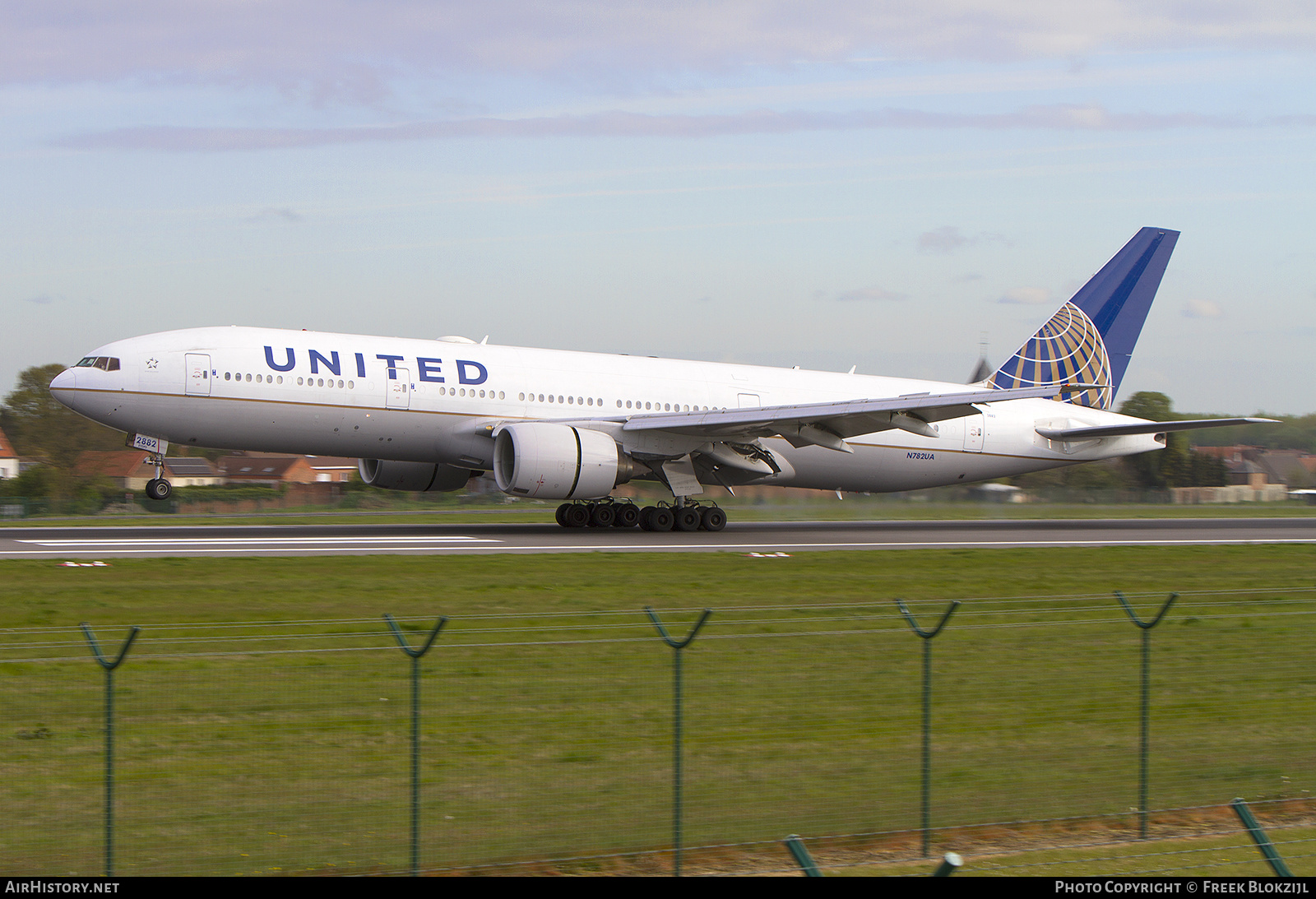 Aircraft Photo of N782UA | Boeing 777-222/ER | United Airlines | AirHistory.net #339917