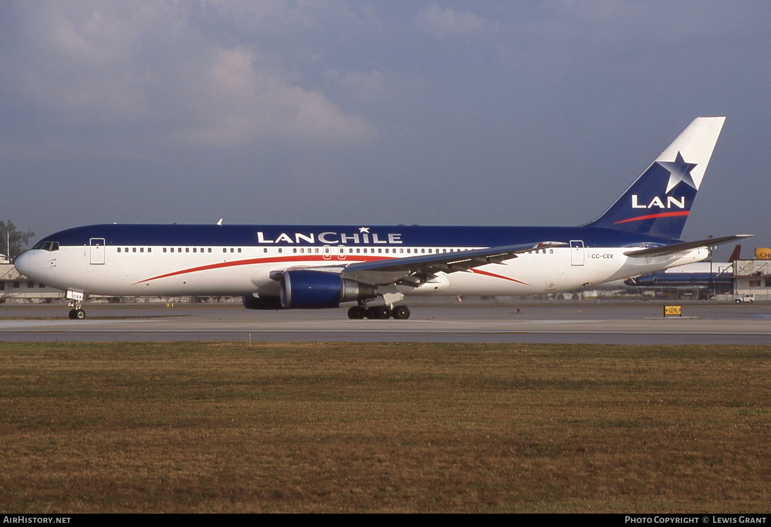 Aircraft Photo of CC-CEK | Boeing 767-316/ER | LAN Chile - Línea Aérea Nacional | AirHistory.net #340311