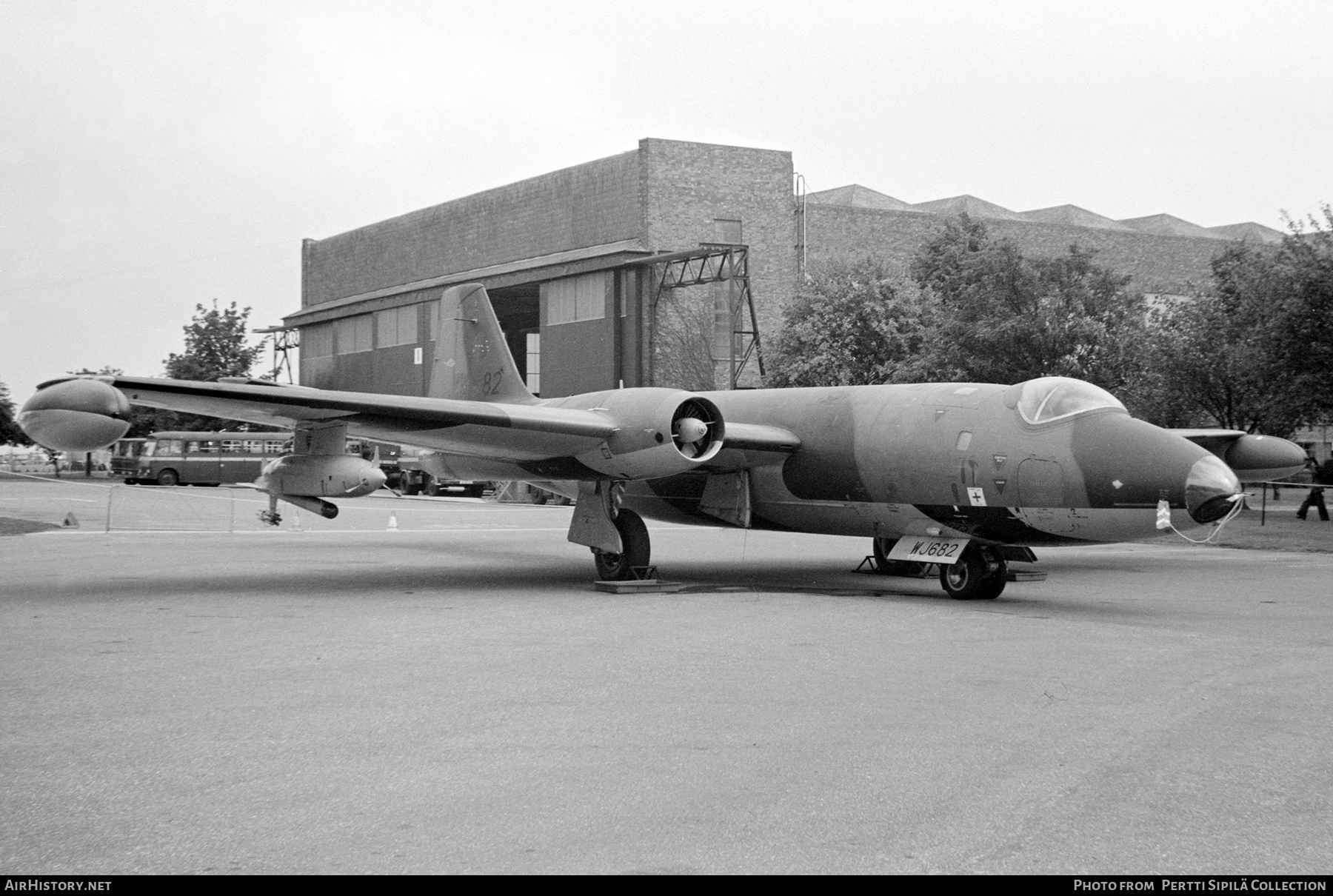 Aircraft Photo of WJ682 | English Electric Canberra TT18 | UK - Air Force | AirHistory.net #340364