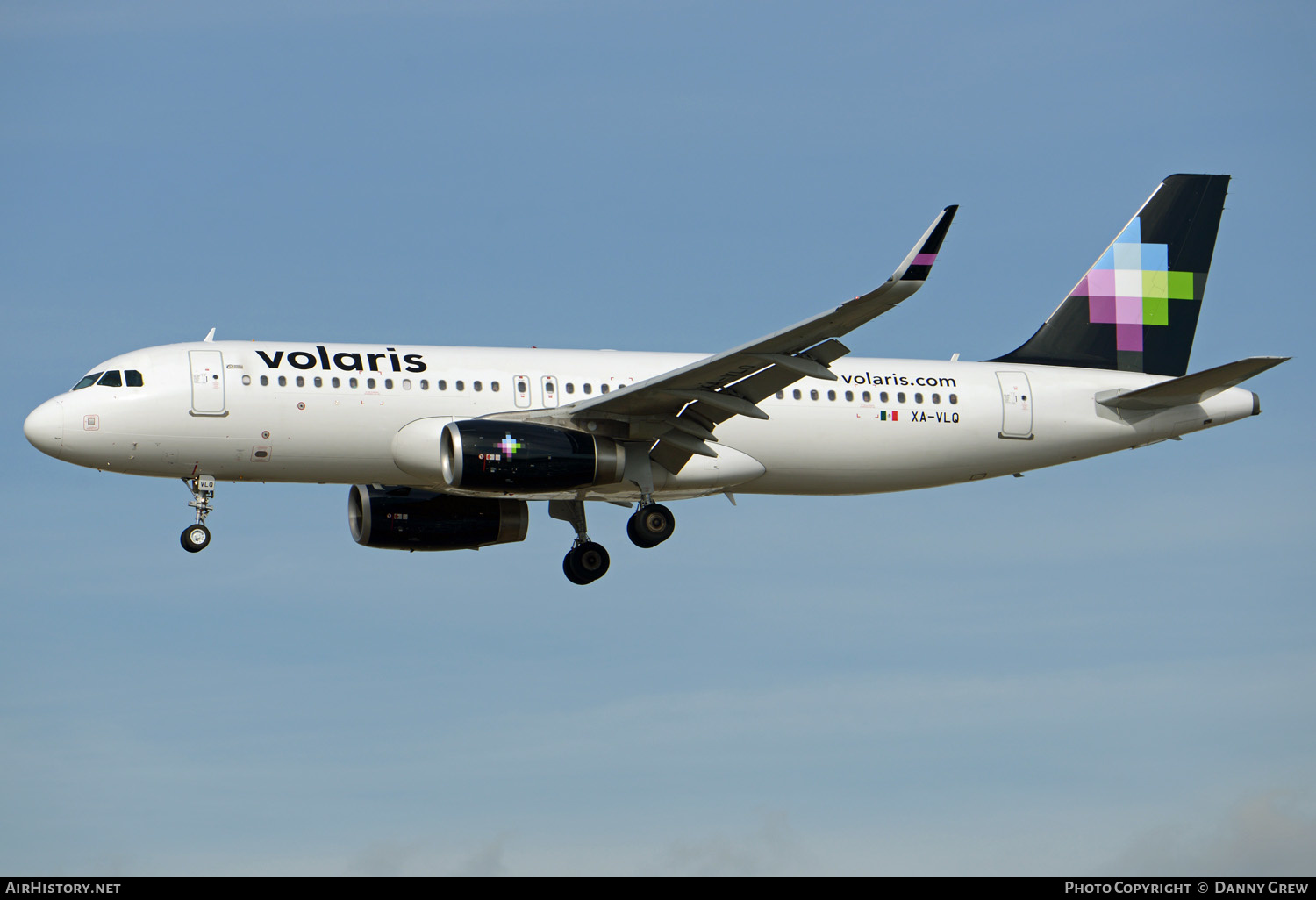Aircraft Photo of XA-VLQ | Airbus A320-233 | Volaris | AirHistory.net #340387
