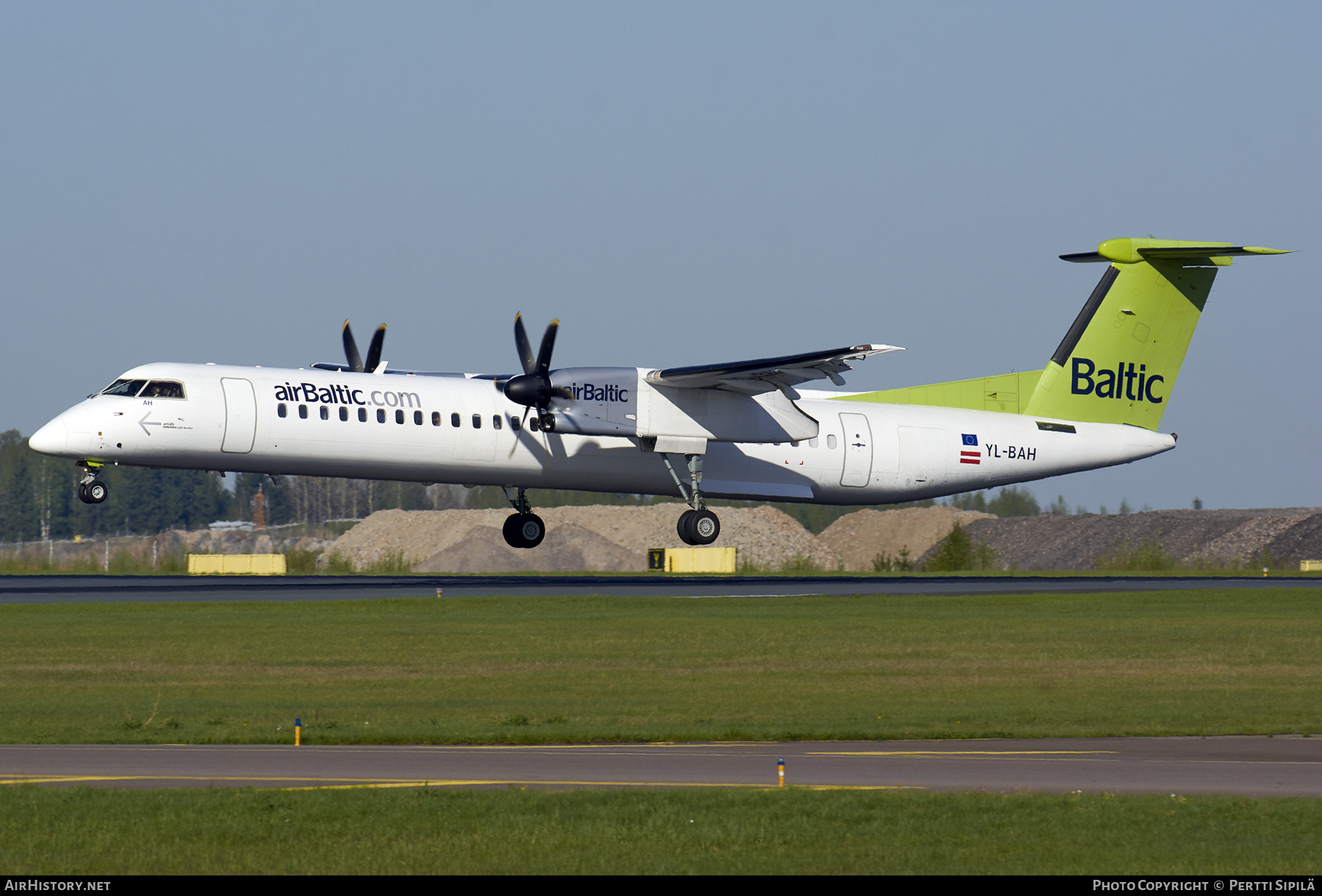 Aircraft Photo of YL-BAH | Bombardier DHC-8-402 Dash 8 | AirBaltic | AirHistory.net #340412