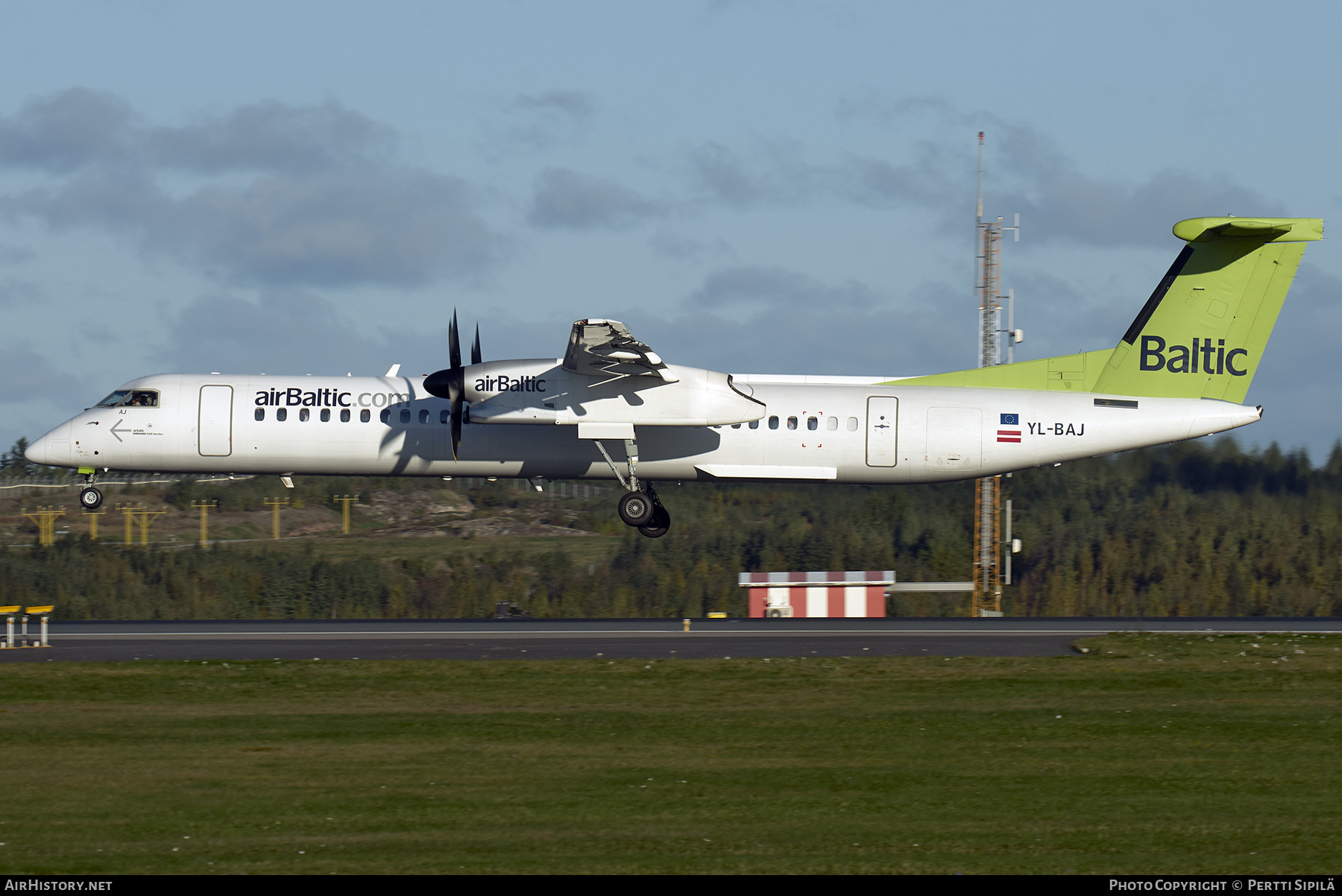 Aircraft Photo of YL-BAJ | Bombardier DHC-8-402 Dash 8 | AirBaltic | AirHistory.net #340422