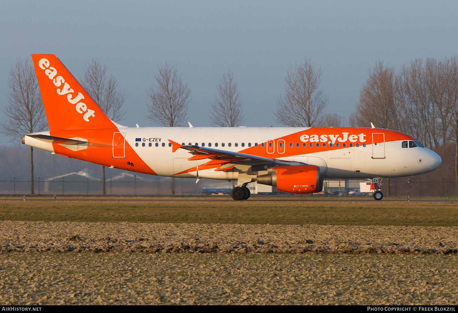 Aircraft Photo of G-EZEV | Airbus A319-111 | EasyJet | AirHistory.net #340446