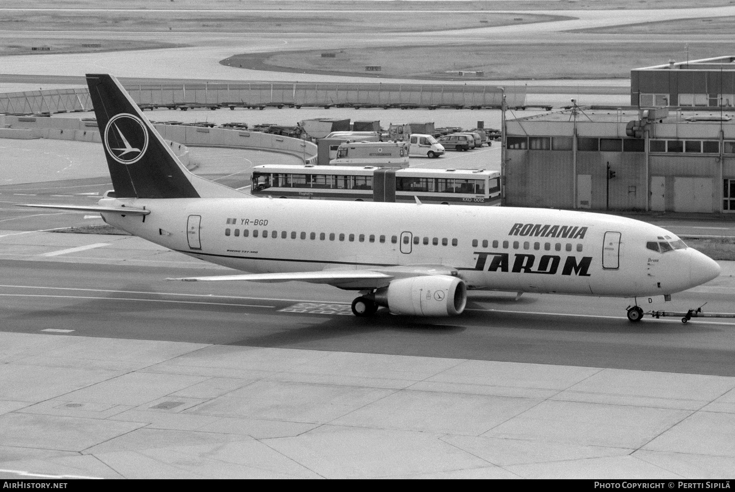 Aircraft Photo of YR-BGD | Boeing 737-38J | TAROM - Transporturile Aeriene Române | AirHistory.net #340459