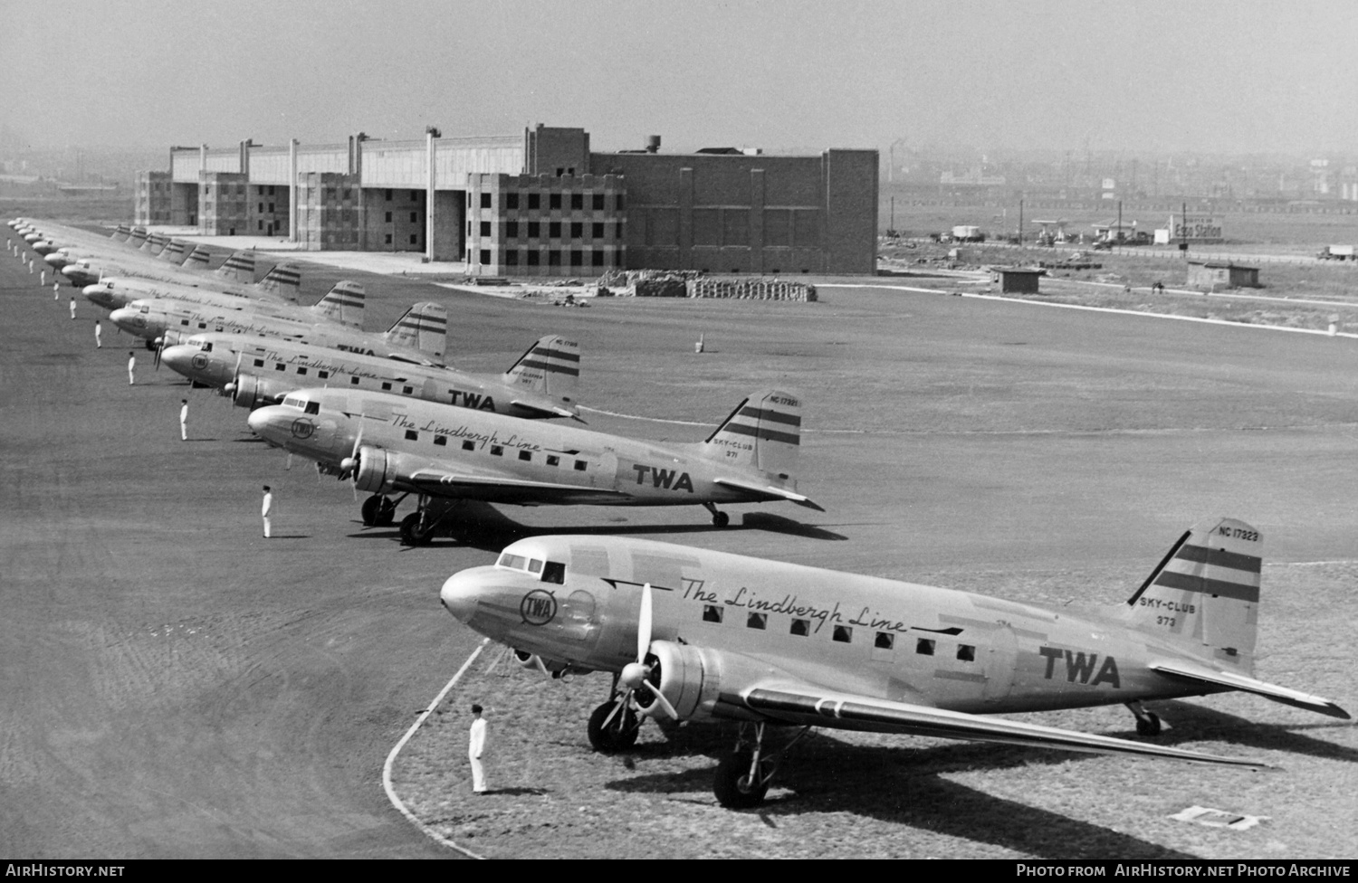 Aircraft Photo of NC17323 | Douglas DC-3-209 | TWA - Transcontinental and Western Air | AirHistory.net #340555