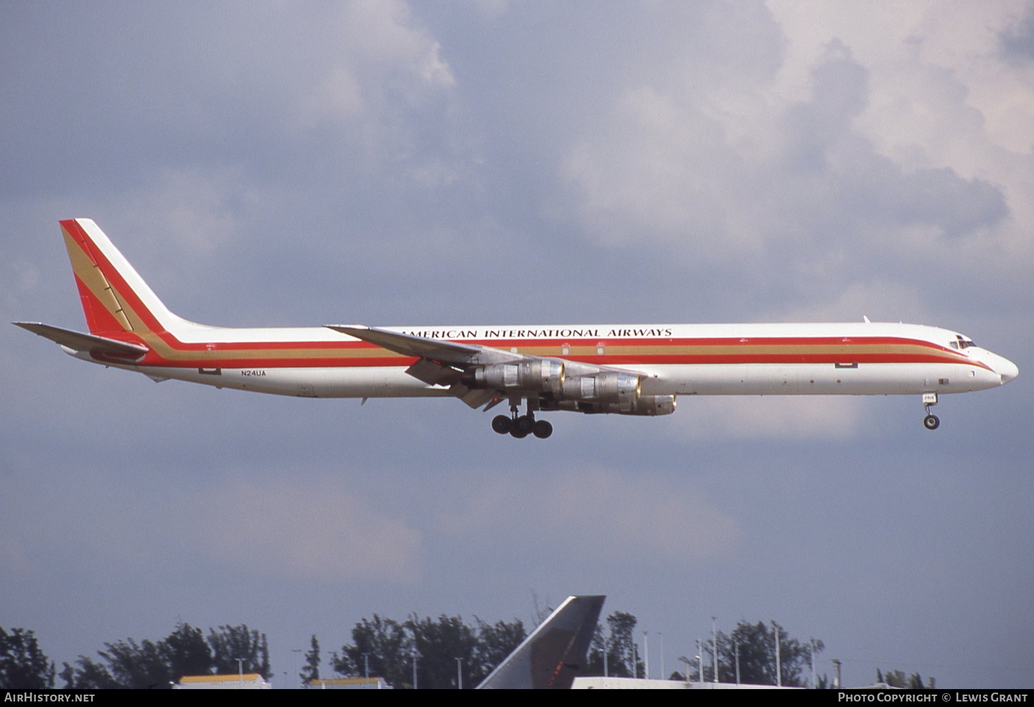 Aircraft Photo of N24UA | McDonnell Douglas DC-8-61(F) | American International Airways | AirHistory.net #340621