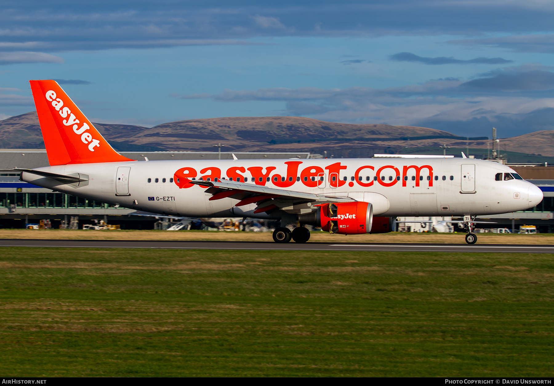 Aircraft Photo of G-EZTI | Airbus A320-214 | EasyJet | AirHistory.net #340879