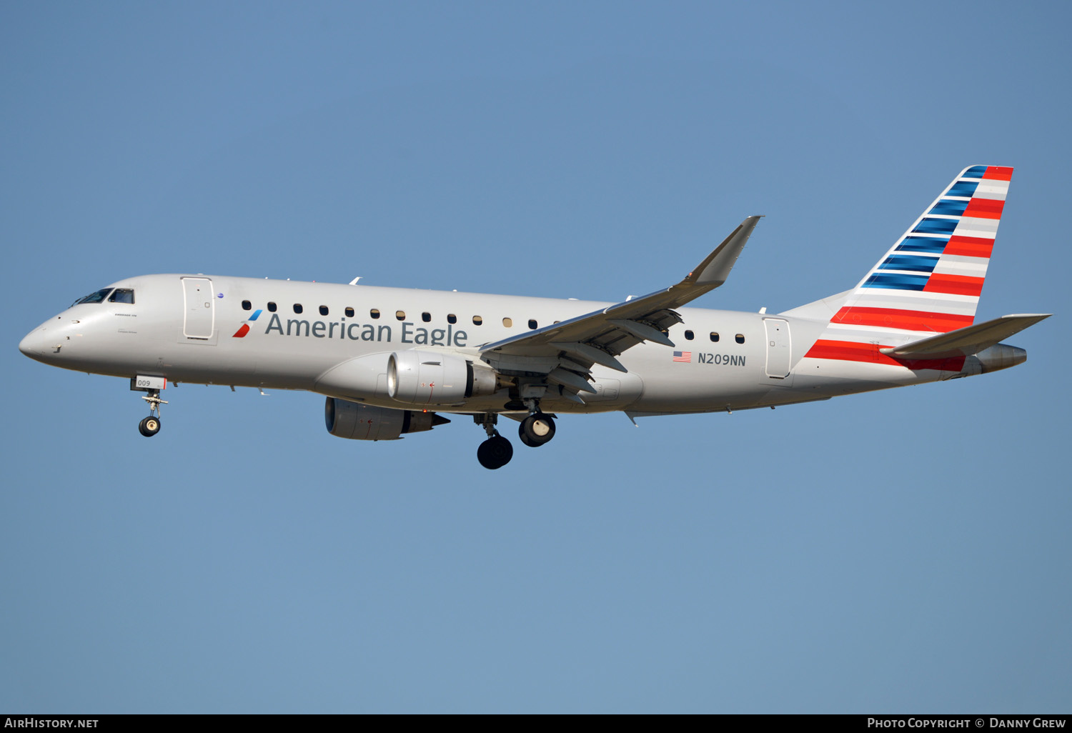 Aircraft Photo of N209NN | Embraer 175LR (ERJ-170-200LR) | American Eagle | AirHistory.net #340900