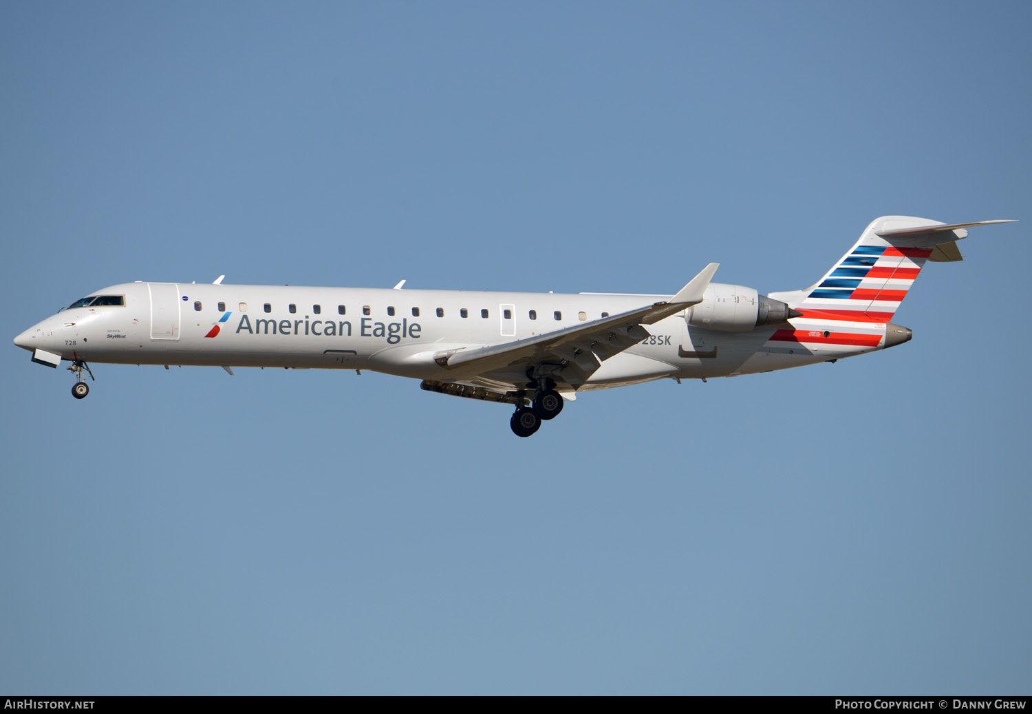 Aircraft Photo of N728SK | Bombardier CRJ-701ER (CL-600-2C10) | American Eagle | AirHistory.net #341079
