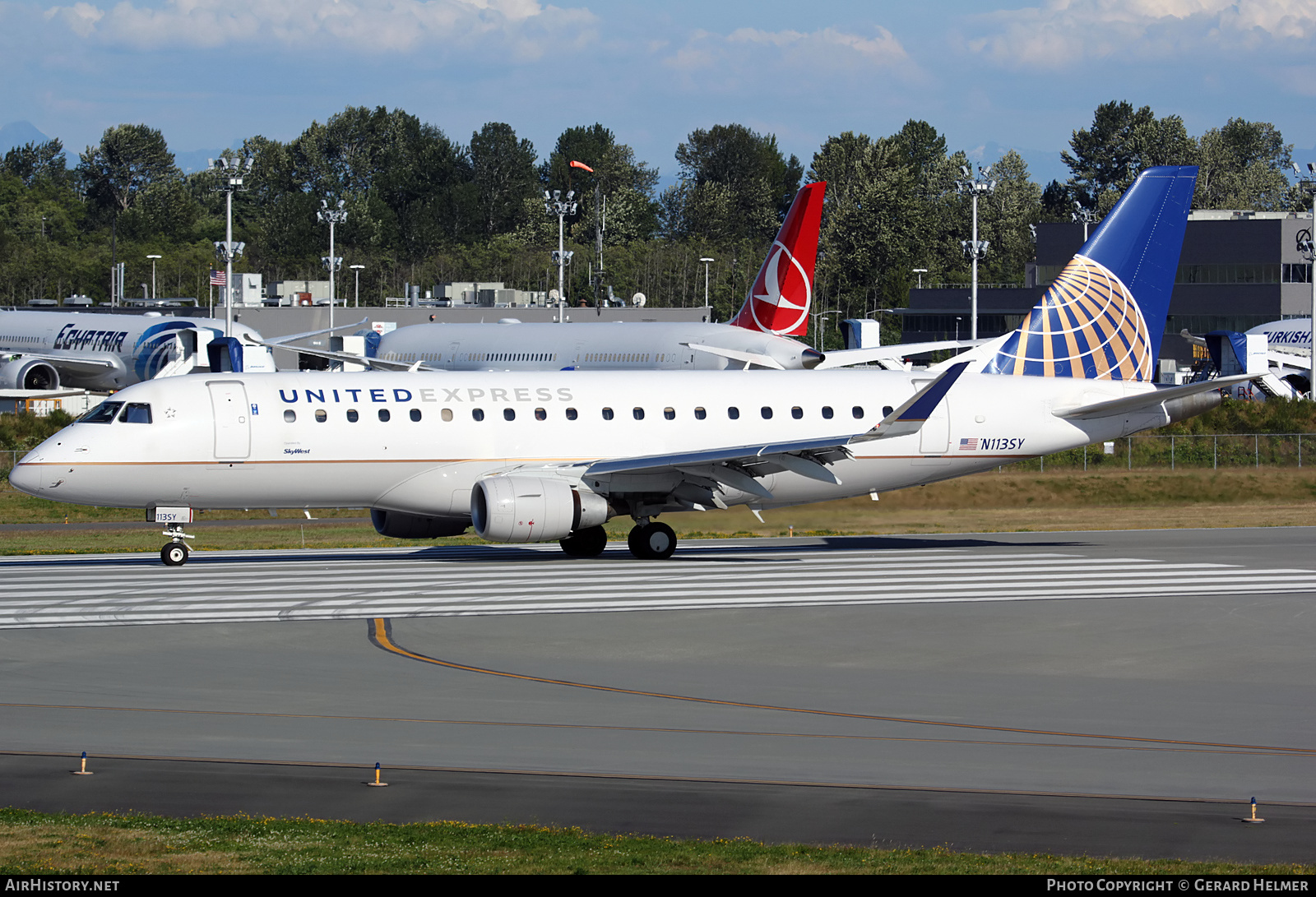 Aircraft Photo of N113SY | Embraer 175LR (ERJ-170-200LR) | United Express | AirHistory.net #341297