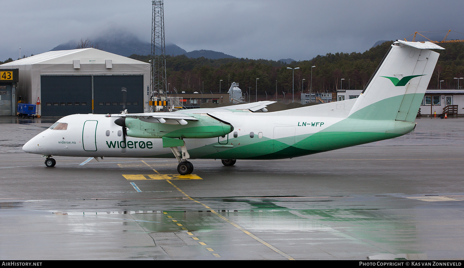 Aircraft Photo of LN-WFP | Bombardier DHC-8-311Q Dash 8 | Widerøe | AirHistory.net #341325